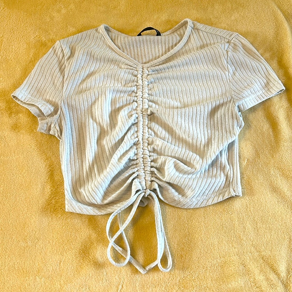 White shirt women’s cropped